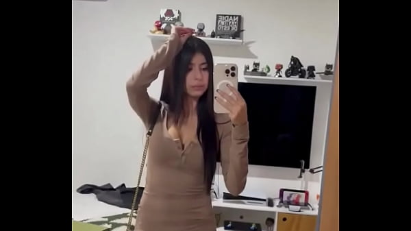 Crees que te la pondr&iacute;a dura solo con un besito