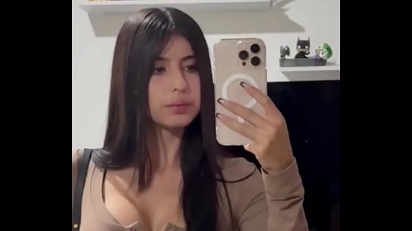 Crees que te la pondr&iacute;a dura solo con un besito