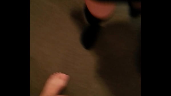 強烈な膝金蹴り 