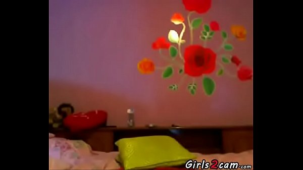 Nonton Brunette Girl Puts A Dildo In The Ass And Pussy thumbnail