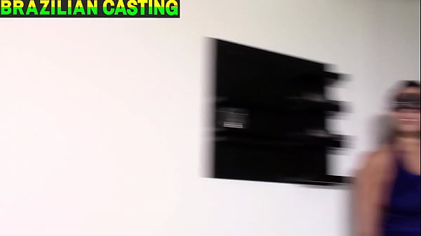 Play MP4 - Fazendo uma surpressa para mulher corno leva o amigo do trabalho para poder fuder saborear o bucet&atilde;o da sua mulher que mulher safada&period;