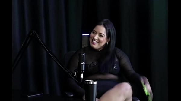 Play MP4 - Tem 128cm de bunda&comma; &eacute; bissexual mas nem toda mulher lhe atrai&comma; e seu gosto de homem &eacute; que tenha pau grande - Pri Melancia &lpar;SHEER&sol;RED&rpar;