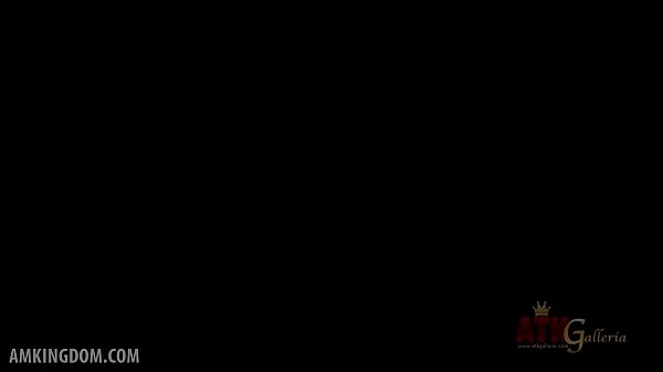 Play MP4 - Gia Love stretches all her holes for you