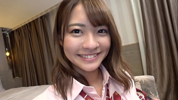 ハメ撮り 学園一の歌姫 マジで可愛いおっとり系美女JKがマイクの代わりにチンコを握ってベッドの上で大絶唱の甘きゅんSEX 35DzckA