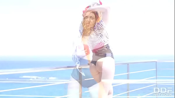 Pinup Girl'_s Dazzling Debut