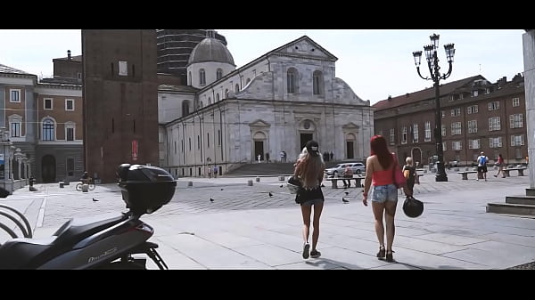 Play MP4 - Double blowjob outdoor