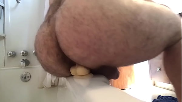 Booty jiggling on my toy 