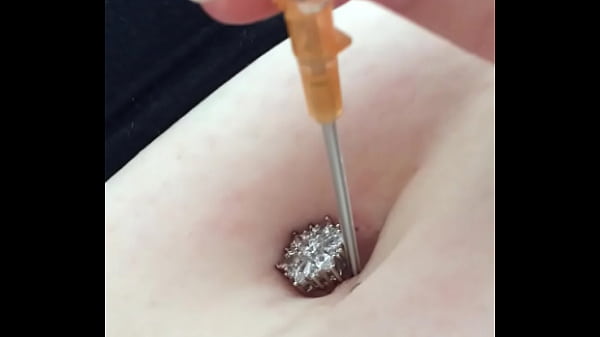 Play MP4 - Play with My pierced belly button