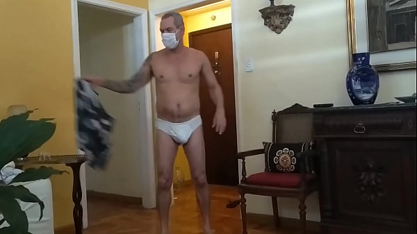Play MP4 - Ciro performing a streap-tease