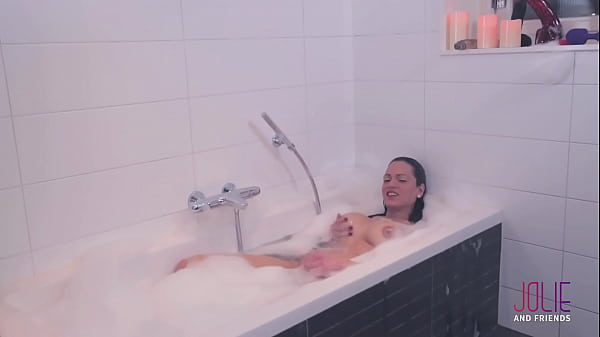 Solo Shemale Taking A Spicy Bath Only For You thumbnail