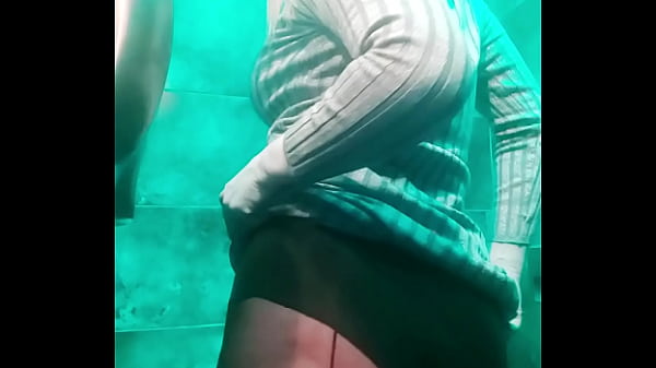 Play MP4 - Slutty Minx Pissing and Fondling Pussy in the Public Toilet at the Club