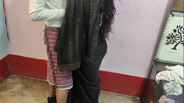 Play MP4 - हॉट बंगाली मुस्लिम खातून चुद गयी हिन्दू बॉयफ्रेंड ब्लैक साड़ी में