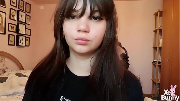 Nonton Brunette With Natural Big Lips Smoking Without Lip Makeup thumbnail