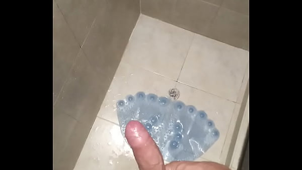 Estallo de placer en la ducha