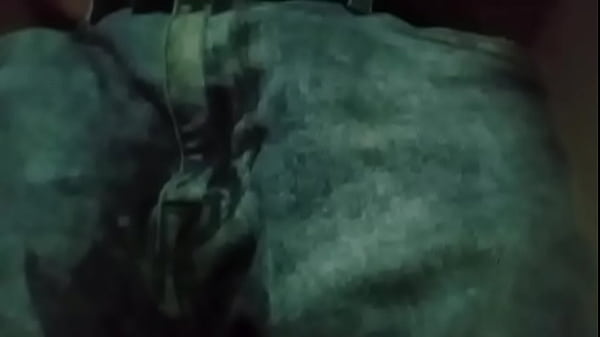 Una deliciosa meada con mi pa&ntilde;al y pantal&oacute;n puesto y de paso deliciosa pajita y doble orgssmo 