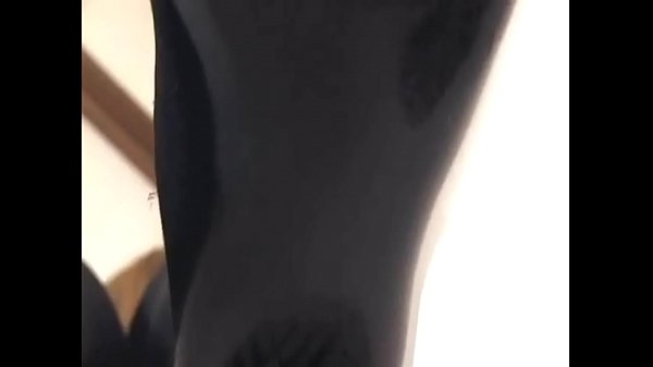 4 asian_girls with_sweaty feet under glass