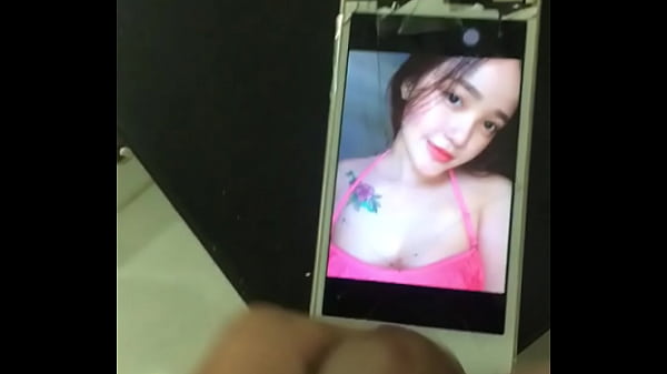 Bắn tinh l&ecirc_n mặt em Ch&acirc_u