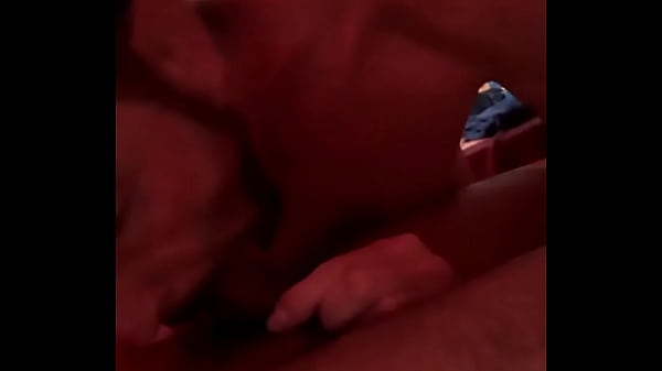 chupando o pau do boy.