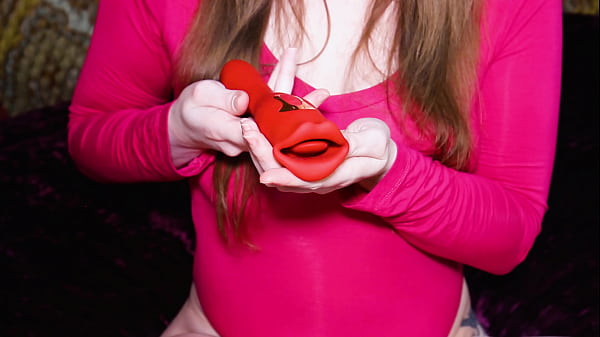 Play MP4 - Roxy reaching orgasm with a oral stimulation sex toy&period;