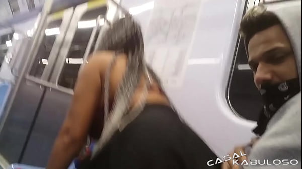 Dando uma rapidinha dentro_do metrô Caah Kabulosa_Vinny Kabuloso