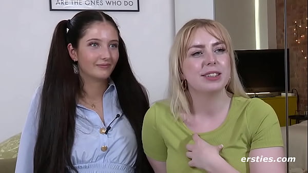 Play MP4 - Ersties&colon; 19 Jahre alte Line wird von ihrer Twen-Freundin verw&ouml;hnt