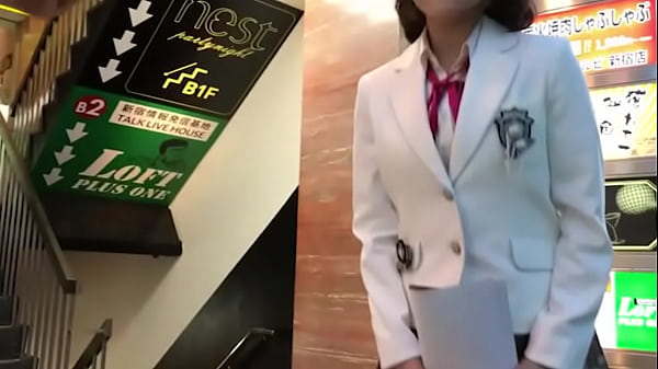 Nonton 街で見かけた地下アイドル　大学とアイドルを良質するために涙ながらの出演 thumbnail