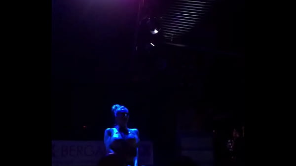 Vittoria Risi a seno nudo al bg sex 2019 summer