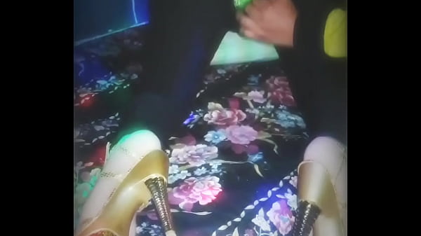 Play MP4 - Sharon esposa caliente de 40 a&ntilde;os trabaja como recepcionista en una cl&iacute;nica cerca del metro San Joaqu&iacute;n siempre llega ansiosa de trabajar para vestirse como Puta y su marido solo le mame el culo