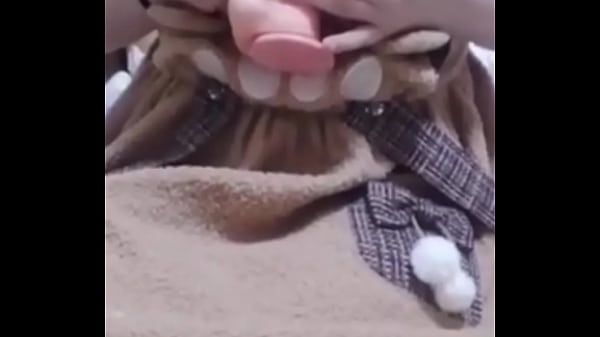 爱鸟公主看到妹妹骚逼痒了 哥哥果断上前帮忙