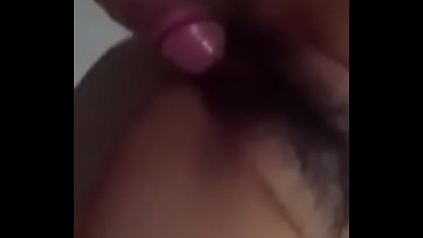 Chơi em china to&eacute_ nước tiểu