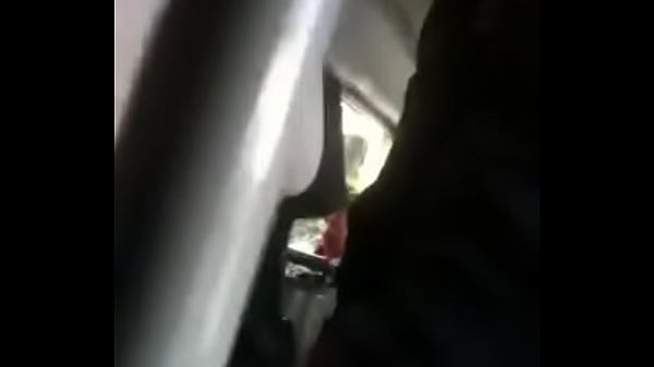 Un sabroso culito en el micro