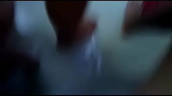 CACHANDO A MI PRIMA TIMIDA RECIEN LLEGADA 