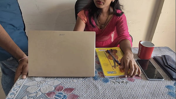 Play MP4 - देसी इंडियन भाभी ऑफिस में काम कर रही थी तो उसको मैने जबरदस्त चोदा