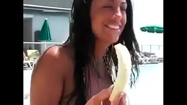 Play MP4 - Banana Deepthroat