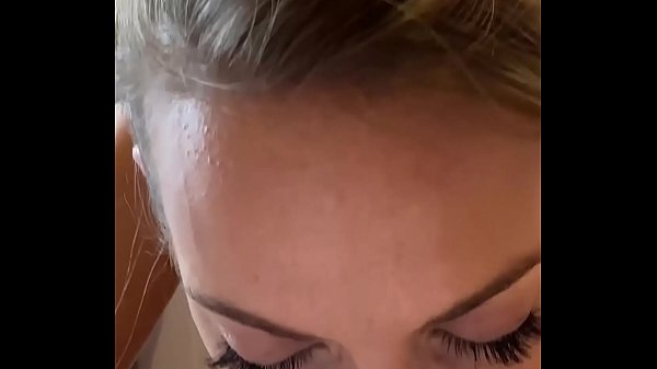 Play MP4 - Cleaning lady Tiffany Leiddi picked up for hotel sex