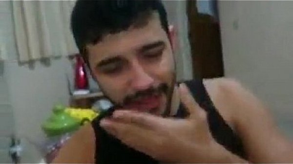 Caralhudo socando forte 