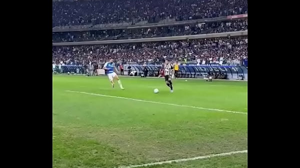 Nonton Neymar Jr Fode Novinho De Sele&ccedil;&atilde;o Brasileira Em Partida De Futebol thumbnail