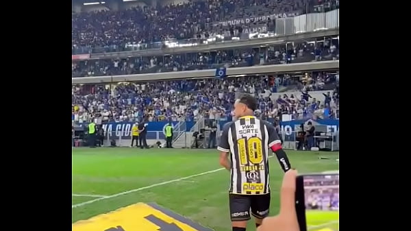 Neymar jr fode novinho de sele&ccedil;&atilde;o brasileira em partida de futebol 