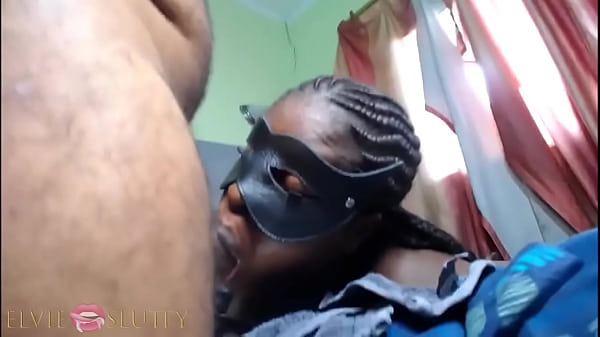 Fellation allong&eacute;e avec menottes partie 2 