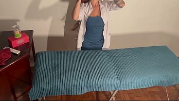 Gozei na Cara da Massagista Ruiva Safada - Facial Explosivo no Atendimento | Massage Room 