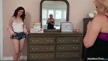 Nonton Selena Love, Jade Valentinejayne Threesome thumbnail