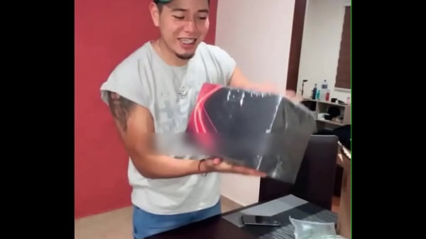 Nos Lleg&oacute; Un Regalito Y Nos Pusimos A Usarlo thumbnail