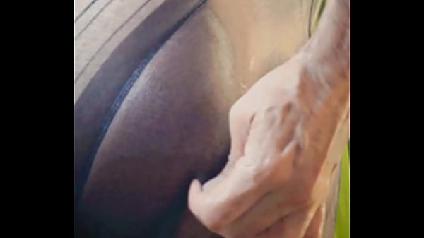 Play MP4 - En la ducha con pantimedias