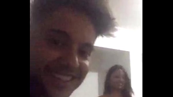 Play MP4 - Safadinha mostrando os peitinhos