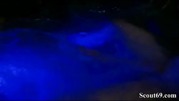 Play MP4 - Deutsche MILF fickt Jungspund mit MEGA Pimmel im Whirlpool