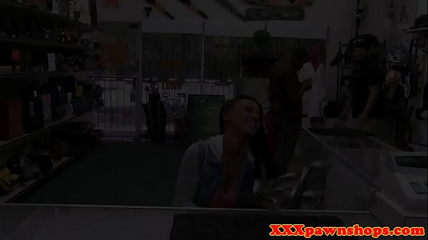 Nonton Pawning Ebony Pussyfucked Doggystyle thumbnail