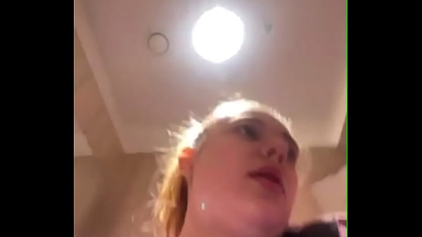 Play MP4 - Extreme squirting in the public locker room