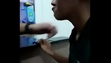 Morena novinha gostosa putinha levando rola de uniforme no cursinho militar Morena novinha gostosa putinha levando rola de uniforme no cursinho militar
