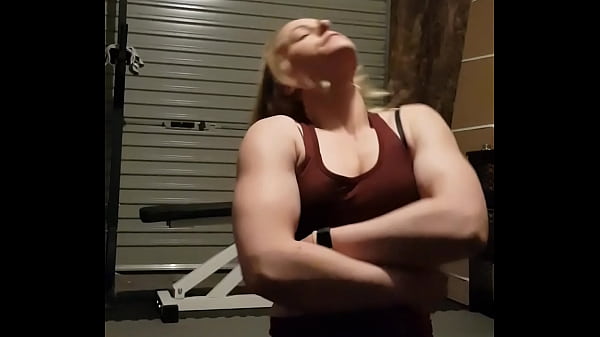 Play MP4 - gym girl striptease