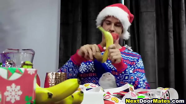 Christmas elves fuck without condom 